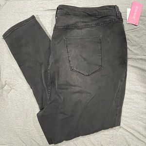 *BNWT* Black Skinny Jeans